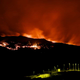 La lava fluye de un volcán en la isla canaria de La Palma, España, el sábado 2 de octubre de 2021.